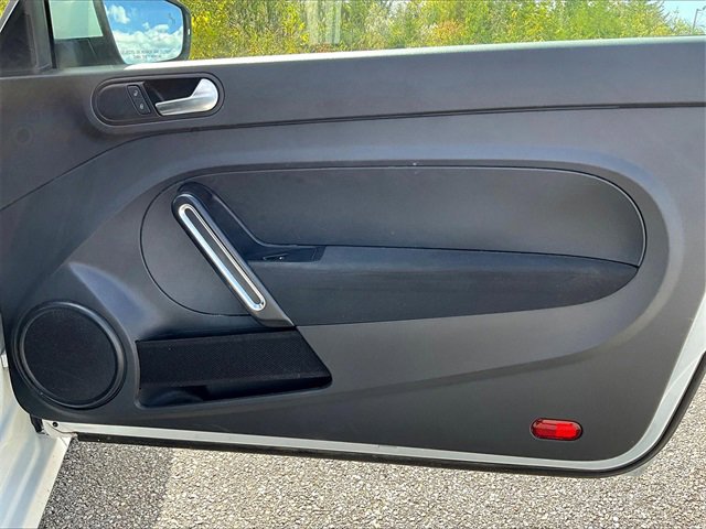 2019 Volkswagen Beetle S photo 12