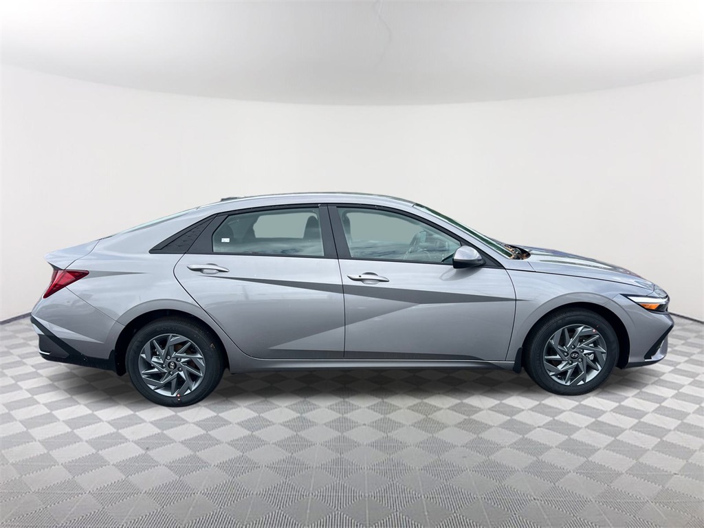 2025 Hyundai Elantra Hybrid Blue photo 4