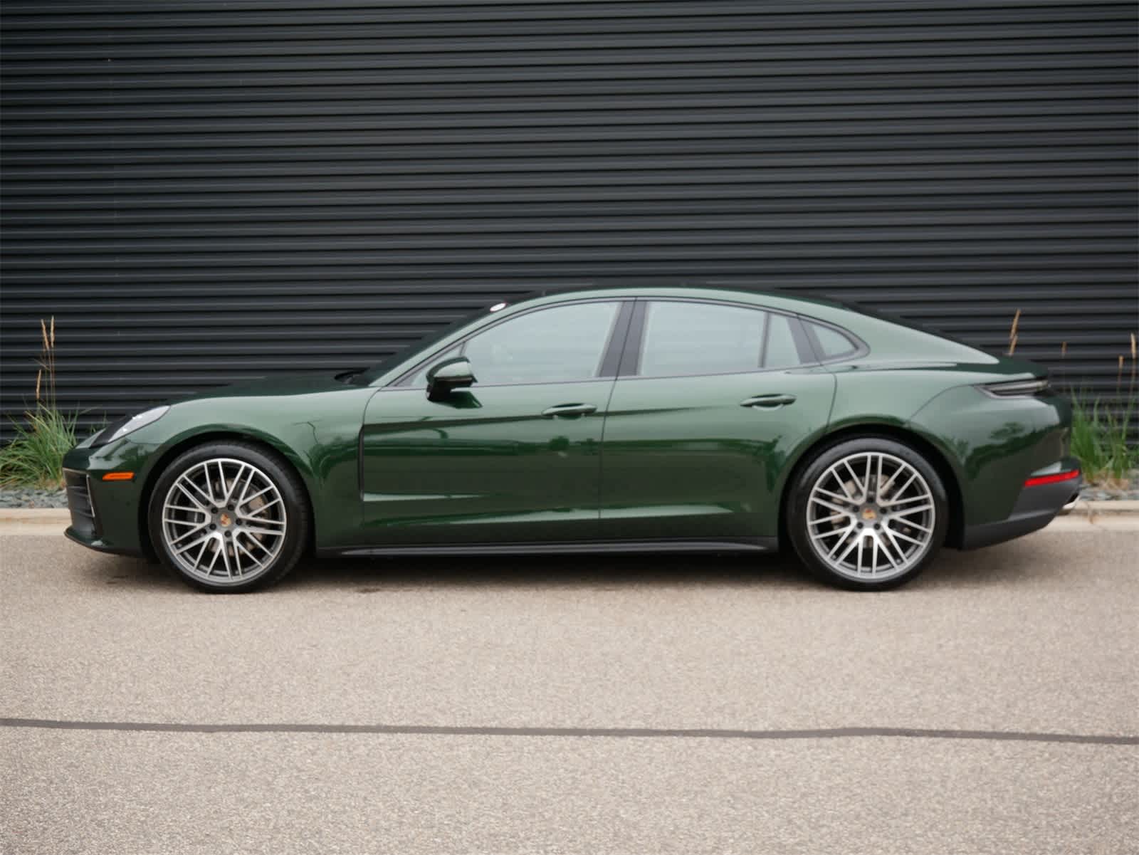 2024 Porsche Panamera 4 photo 2