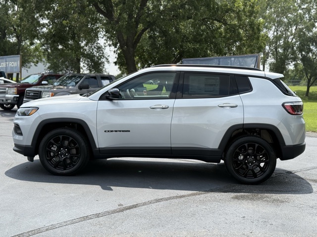 2025 Jeep Compass Latitude photo 4