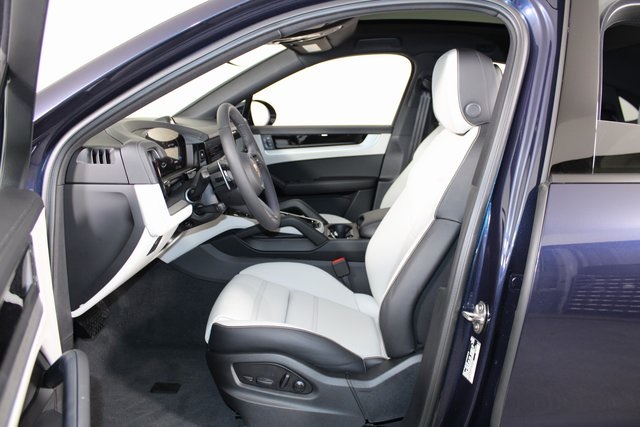 2025 Porsche Cayenne photo 5