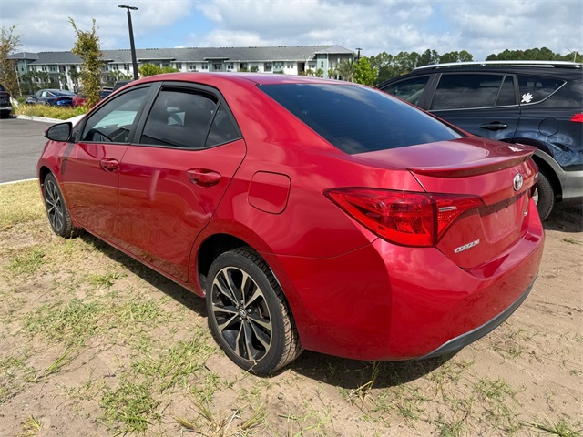 2017 Toyota Corolla SE photo 3