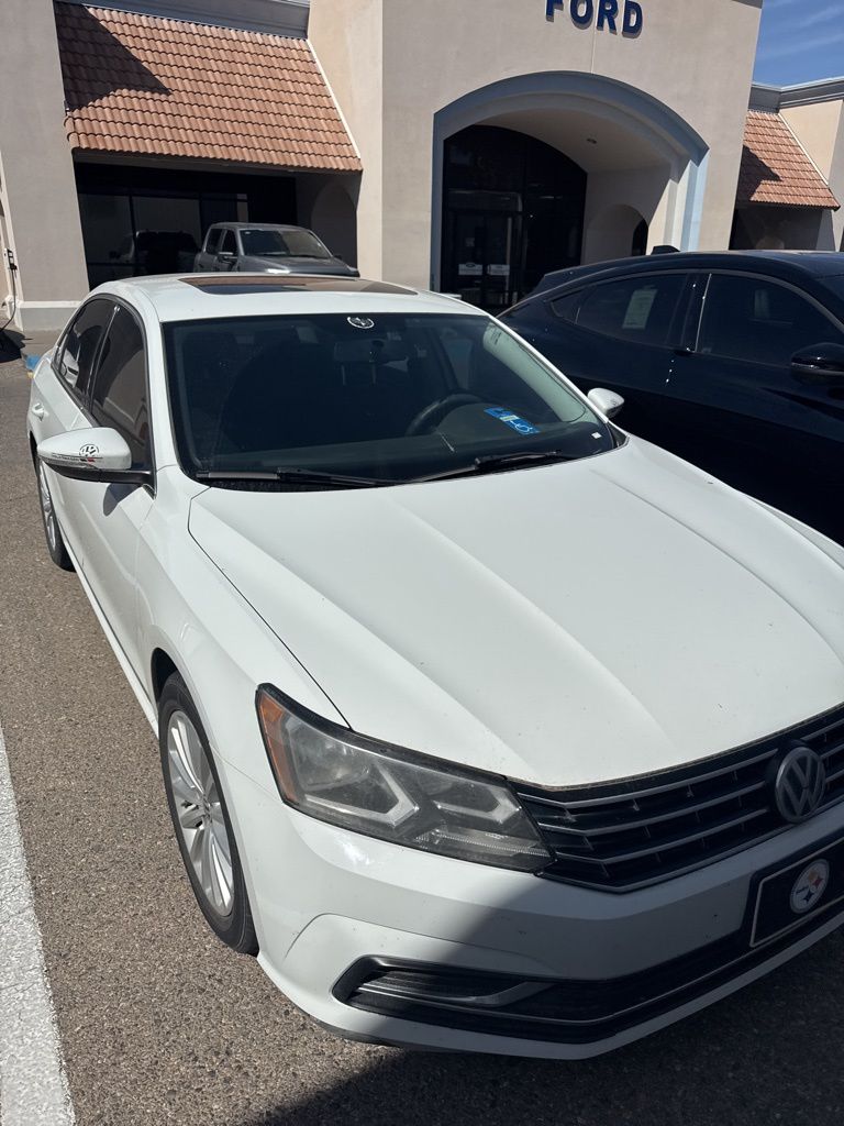 2017 Volkswagen Passat SE photo 4