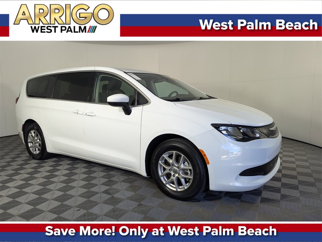 Pre-Owned 2022 Chrysler Voyager LX FWD Mini-van, Passenger's photo