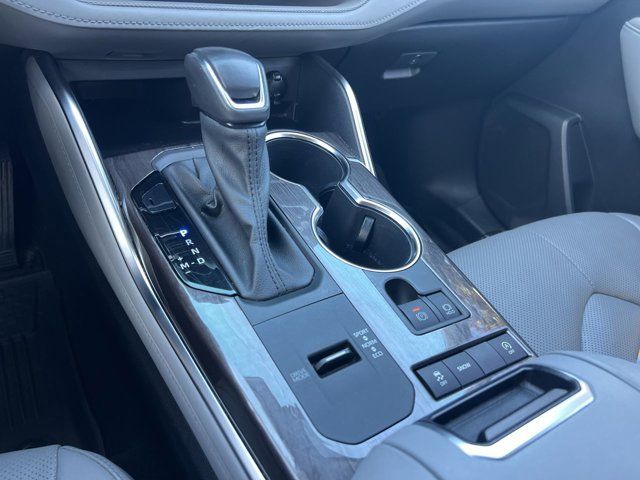 2021 Toyota Highlander Platinum photo 11