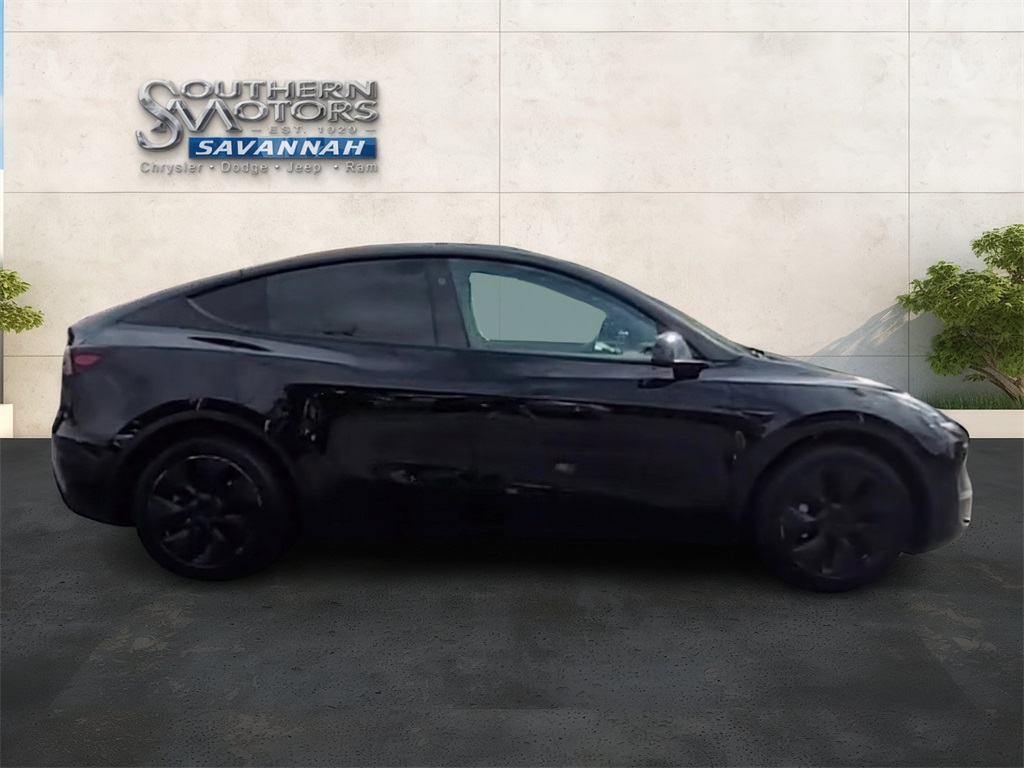 2025 Tesla Model Y Long Range photo 29
