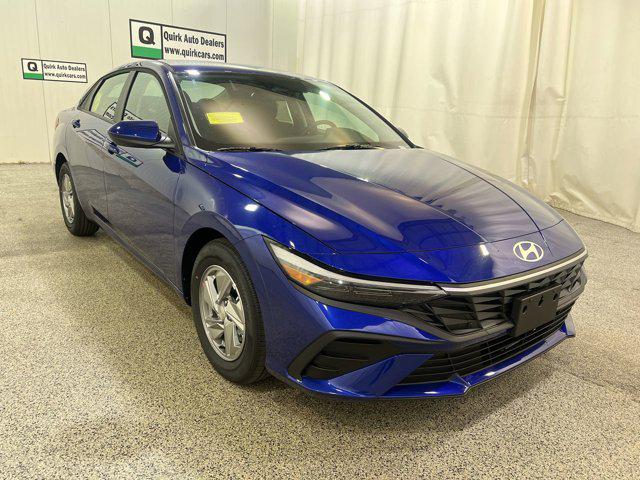 2025 Hyundai Elantra SE's photo