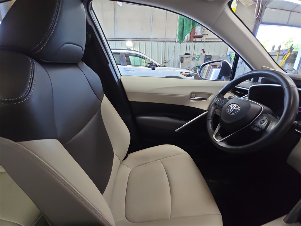 2022 Toyota Corolla Cross XLE photo 9