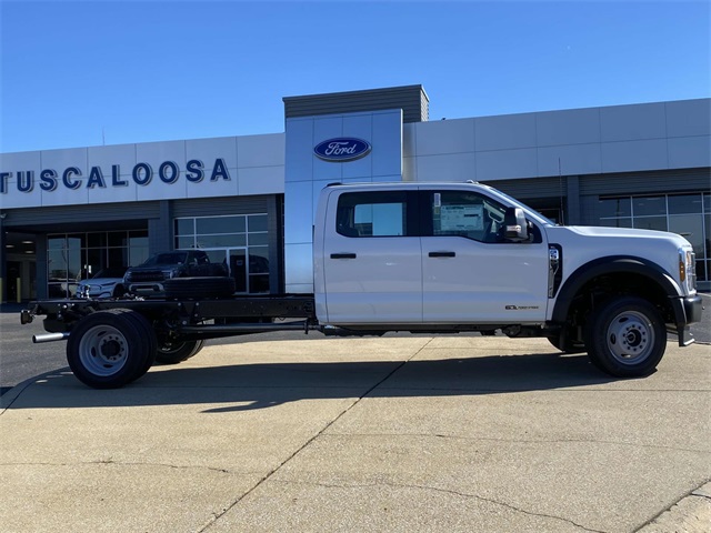 2025 Ford F-550 photo 2