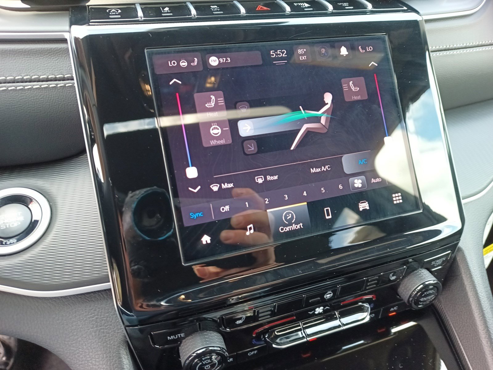 2025 Jeep Grand Cherokee Laredo X photo 15