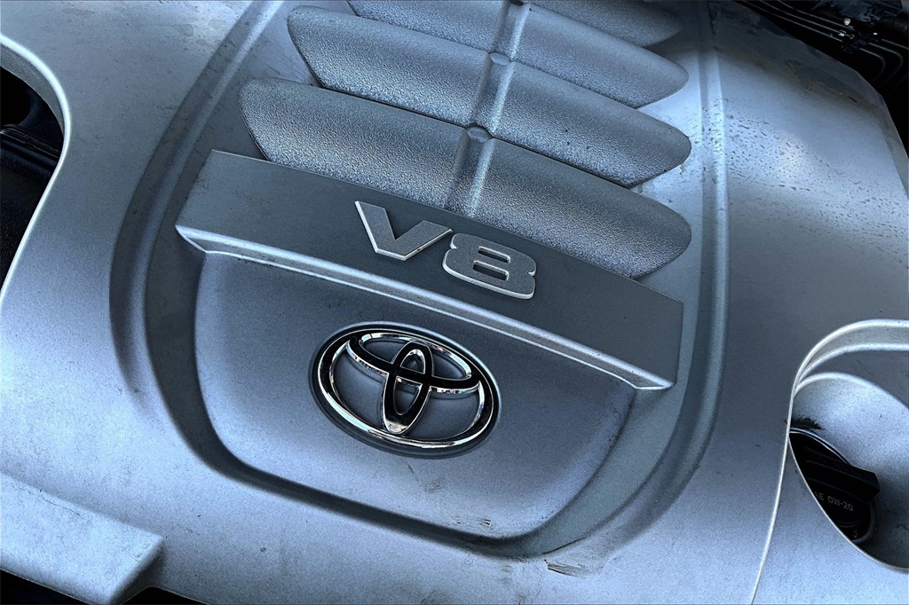 2015 Toyota Land Cruiser Base photo 28