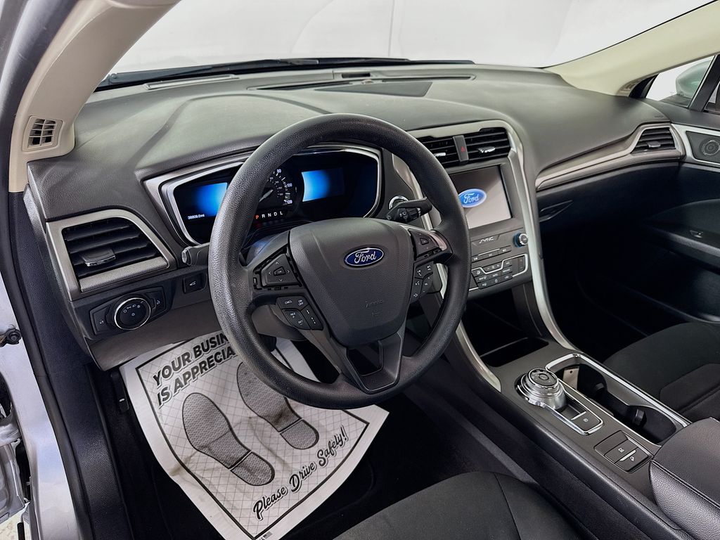 2020 Ford Fusion Hybrid SE photo 12