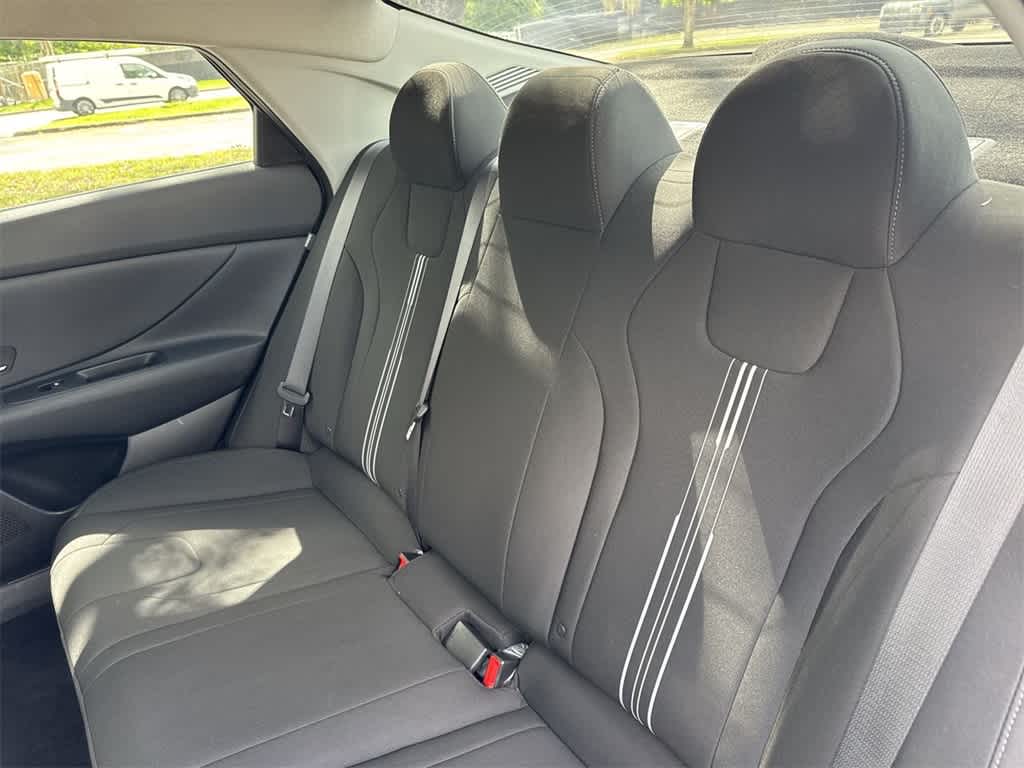 2024 Hyundai Elantra SEL photo 19