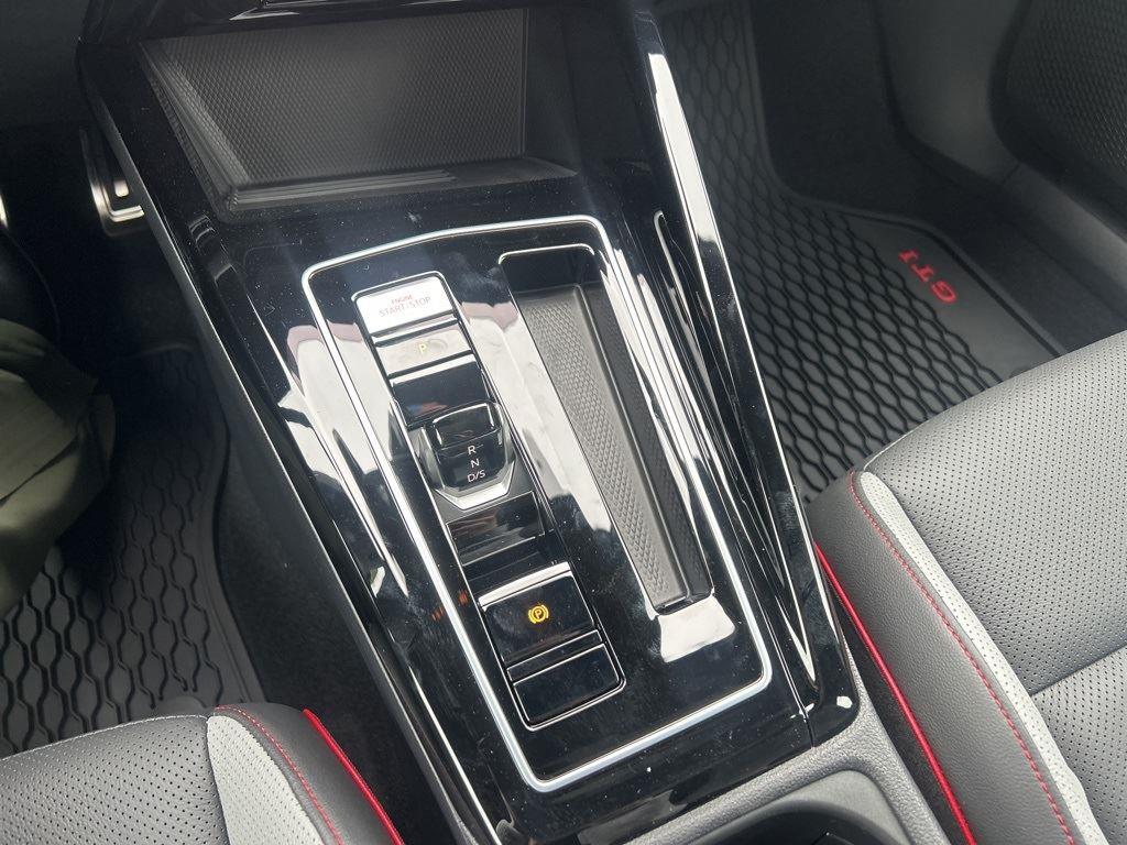 2025 Volkswagen Golf GTI SE photo 29