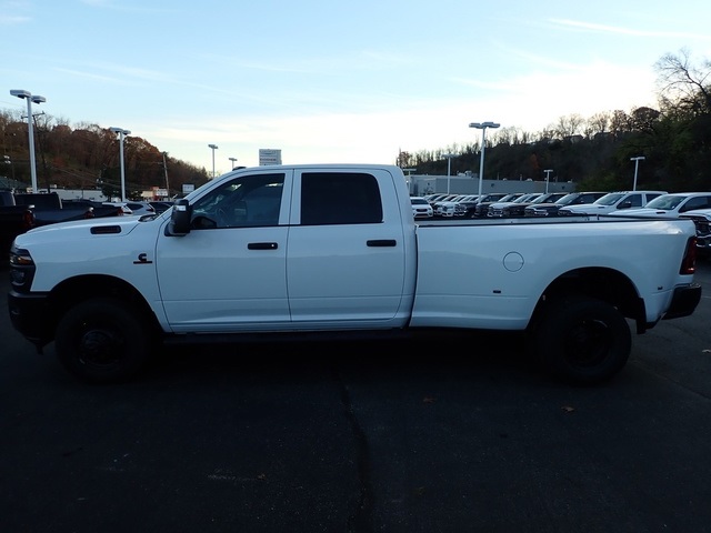 2026 Ram 3500 Tradesman photo 2