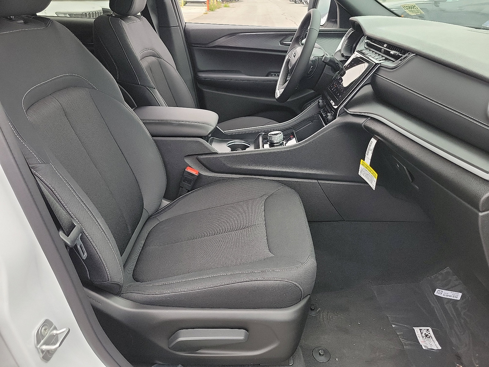 2025 Jeep Grand Cherokee Laredo photo 11