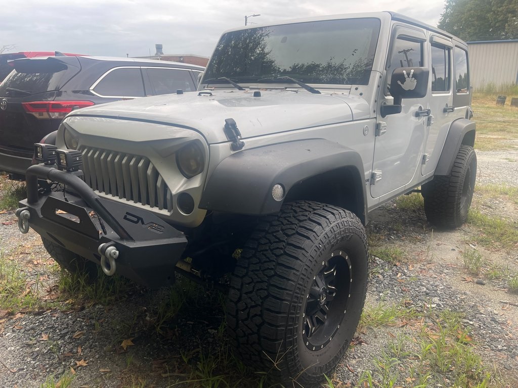 2011 Jeep Wrangler Unlimited Sahara photo 2