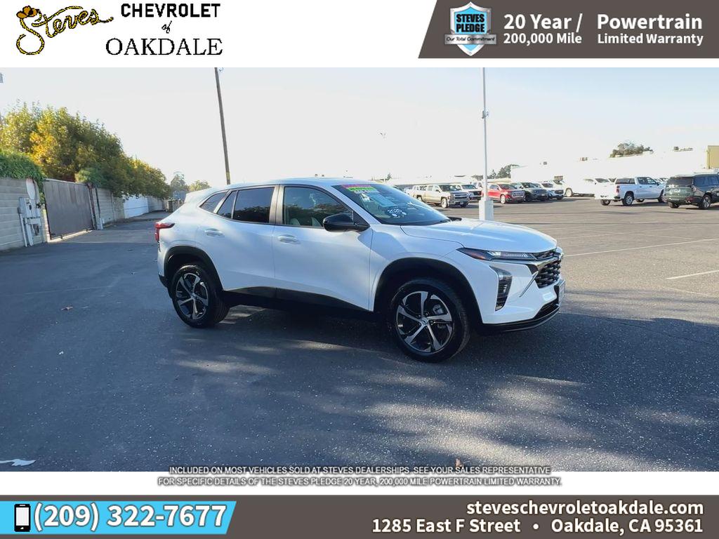 2025 Chevrolet Trax photo 2