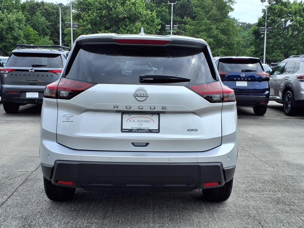 2025 Nissan Rogue SV photo 4