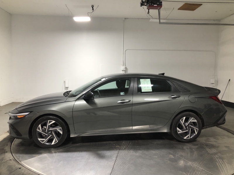 2025 Hyundai Elantra SEL Sport photo 4