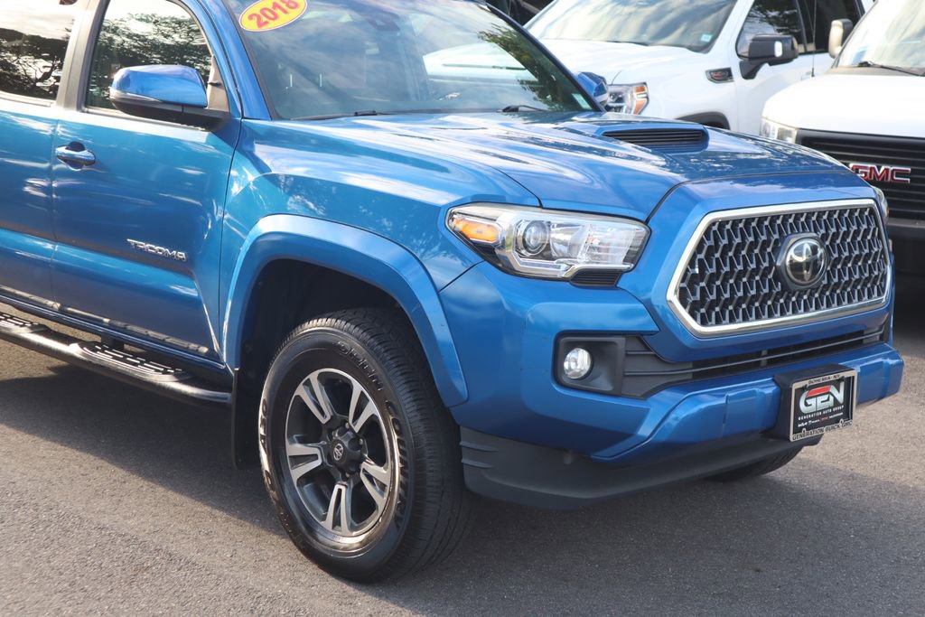 2018 Toyota Tacoma TRD Sport photo 3