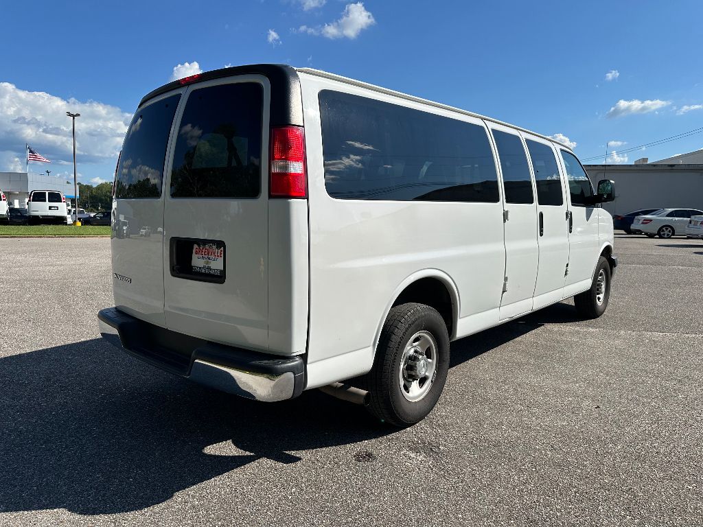 2019 Chevrolet Express Passenger 3500 LT photo 9