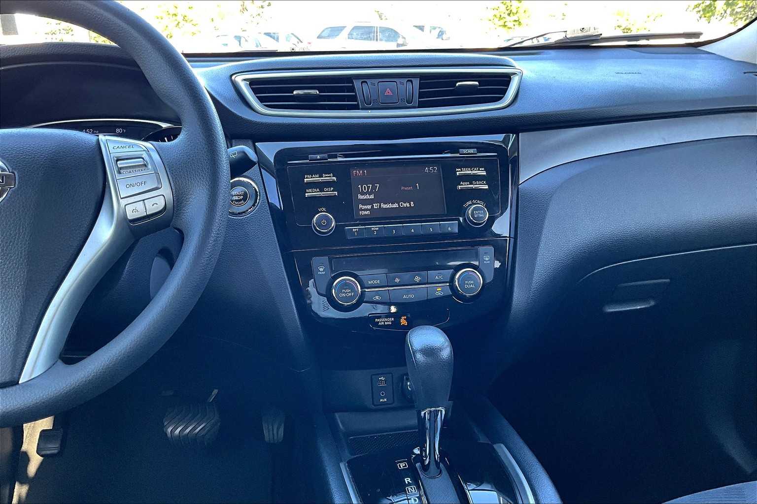 2015 Nissan Rogue SV photo 5