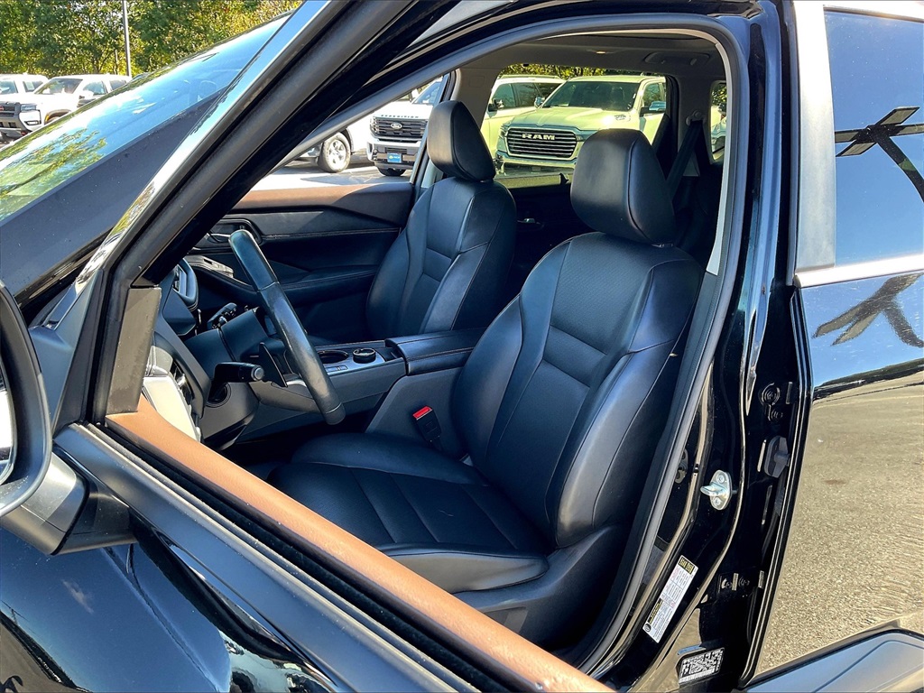 2023 Nissan Rogue SV photo 9