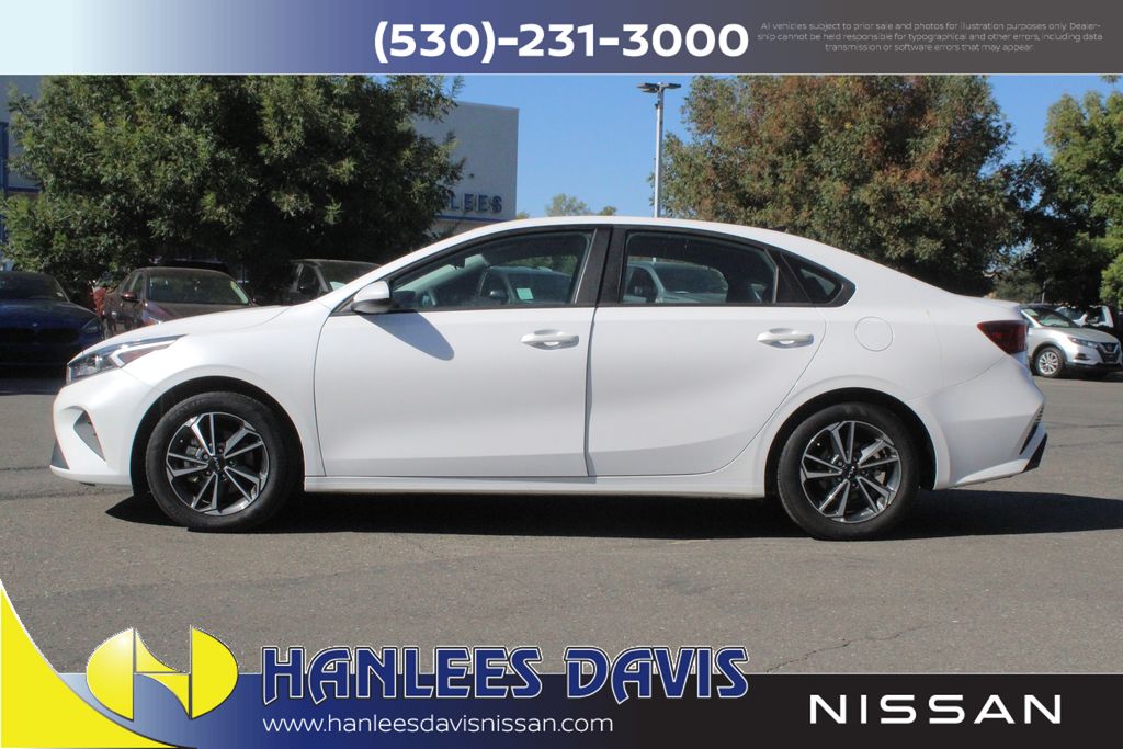 2023 Kia Forte LXS photo 2