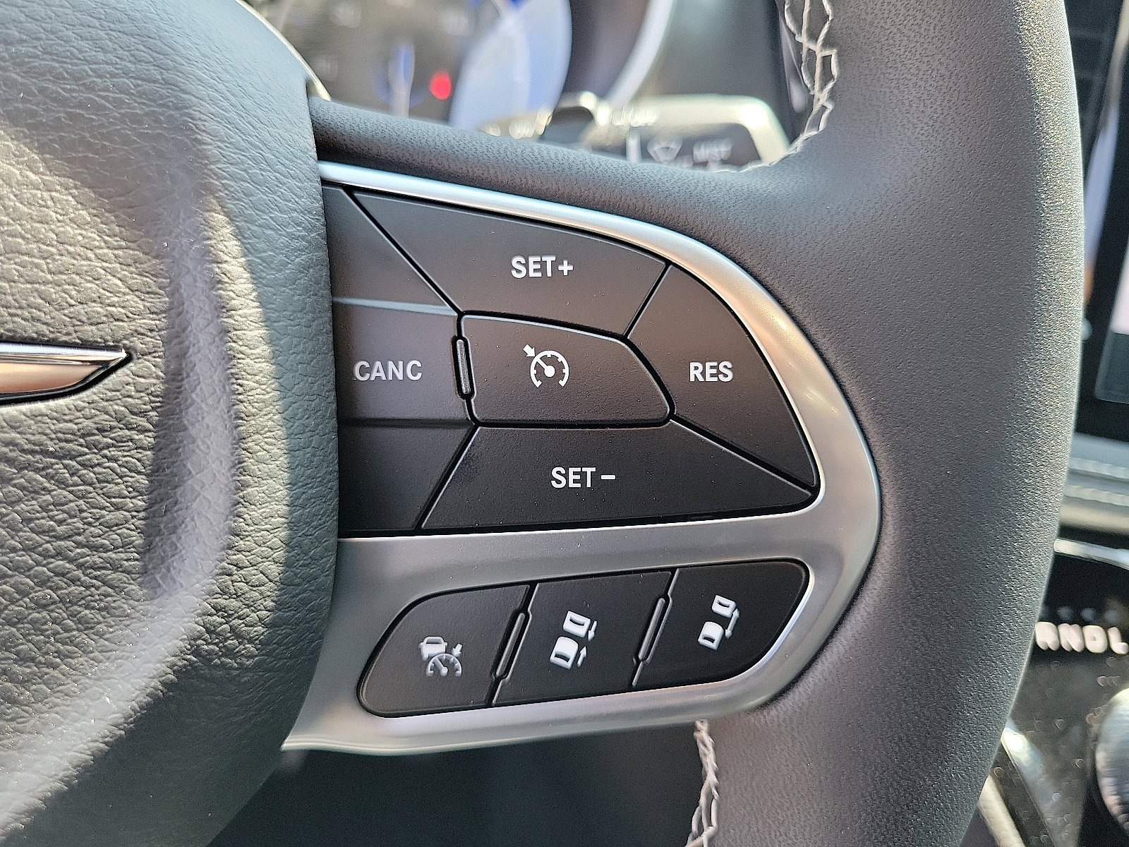 2026 Chrysler Pacifica photo 6