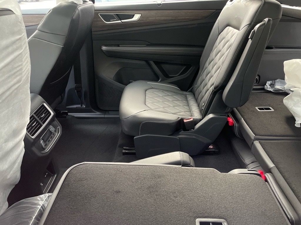 2026 Volkswagen Atlas SEL Premium R-Line photo 3