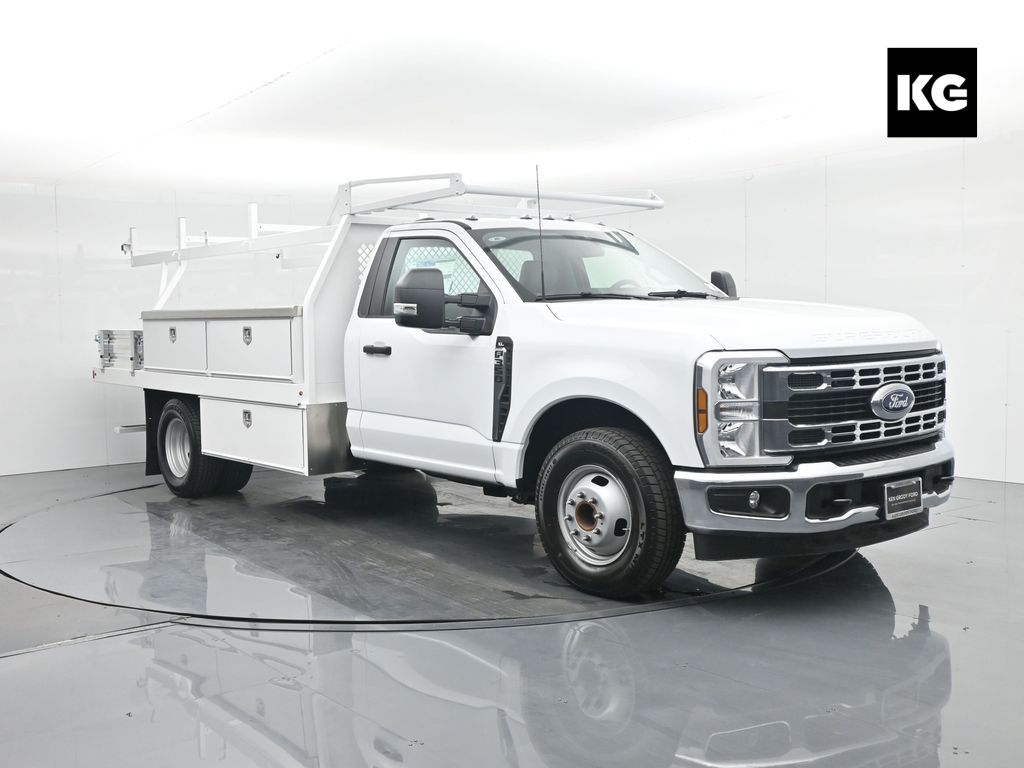 2025 Ford F-350 Super Duty Chassis Cab XL's photo