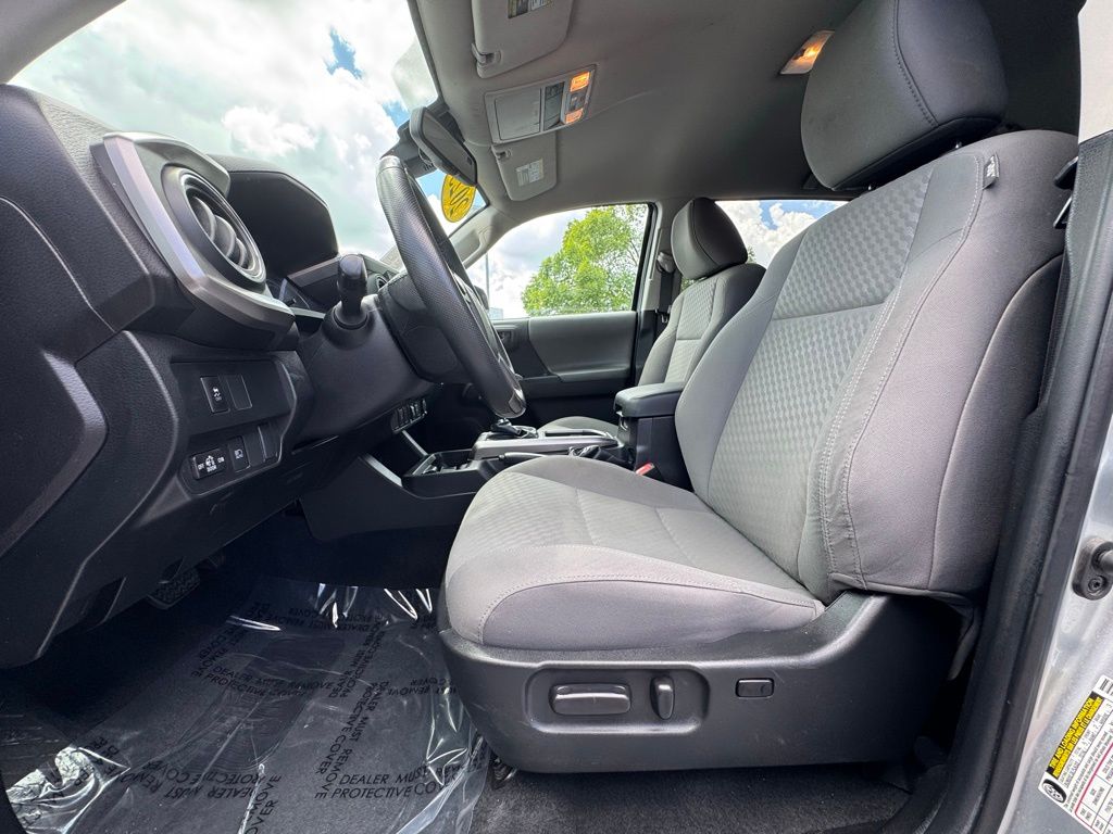 2023 Toyota Tacoma SR5 V6 photo 13