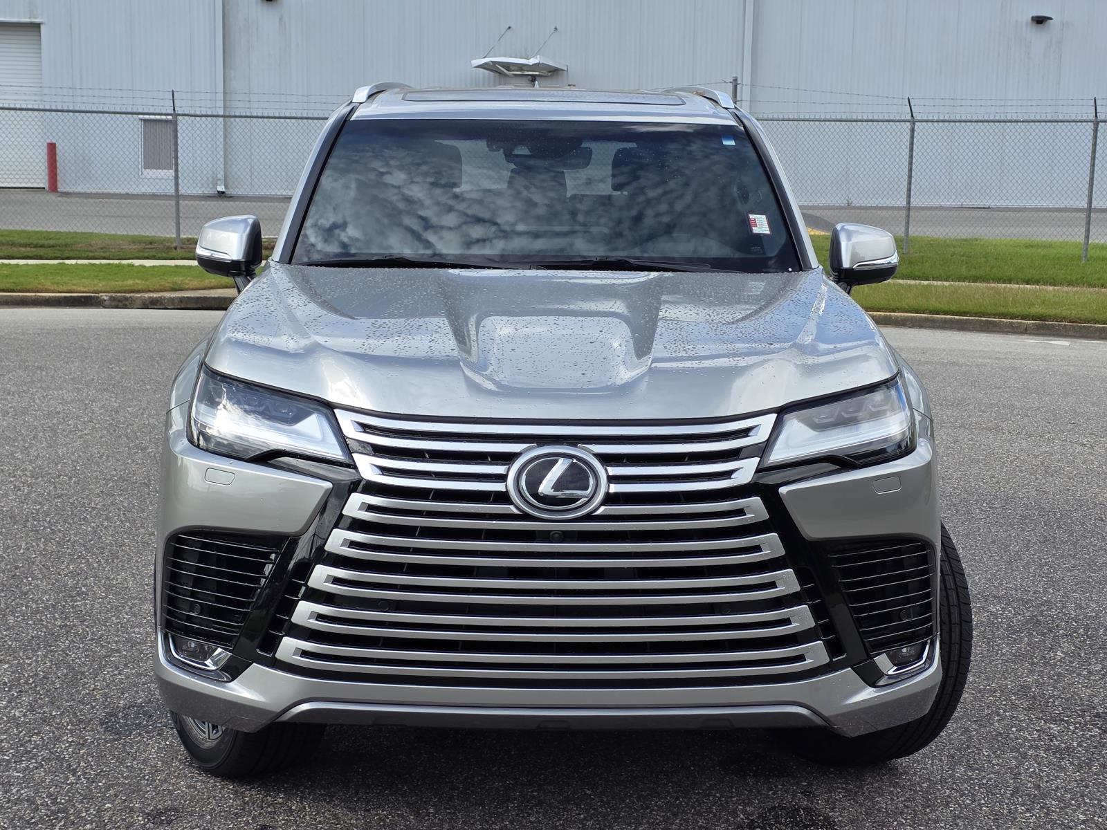 2022 Lexus LX 600 Luxury photo 2