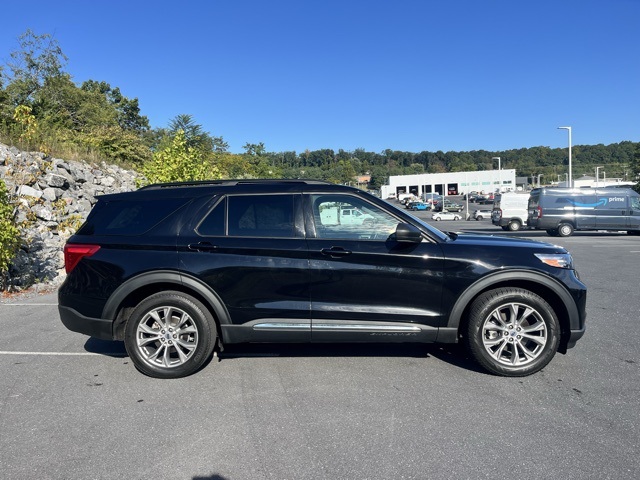 2022 Ford Explorer XLT photo 7