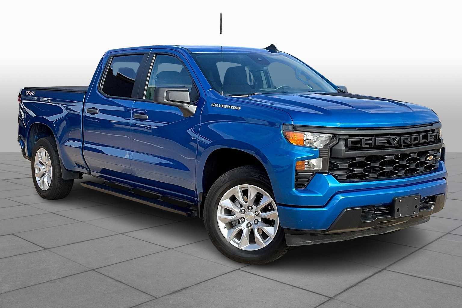 2022 Chevrolet Silverado 1500 Custom photo 2
