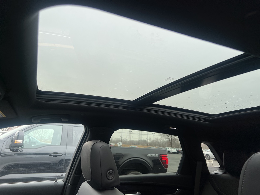 2025 CADILLAC XT5 - Image 9