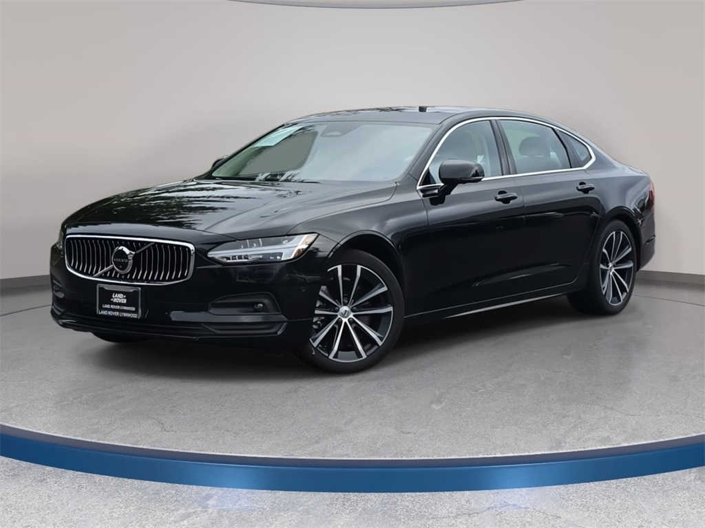 2022 Volvo S90 Momentum
