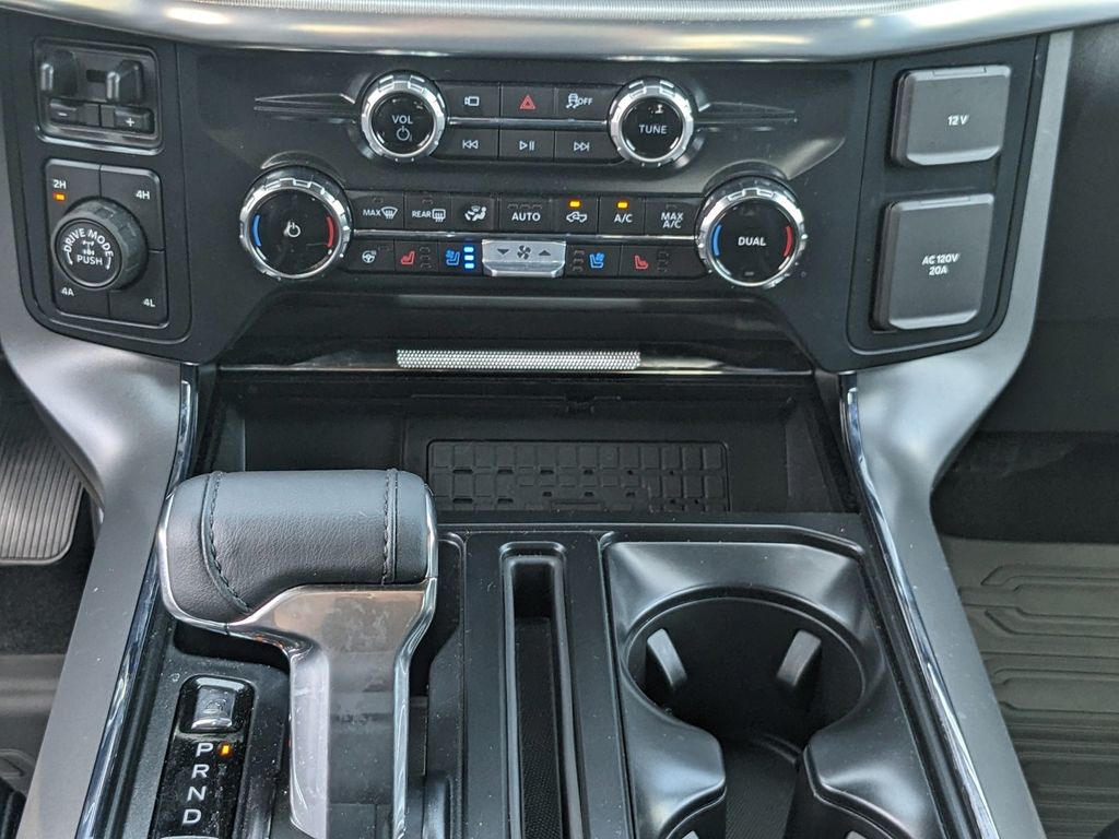 2025 Ford F-150 Lariat photo 18