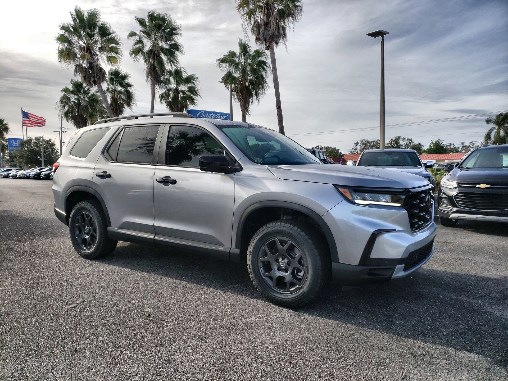 2025 Honda Pilot TrailSport photo 2