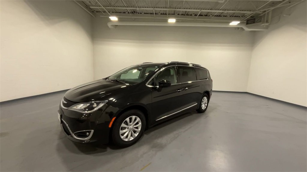 2019 Chrysler Pacifica Touring L photo 4