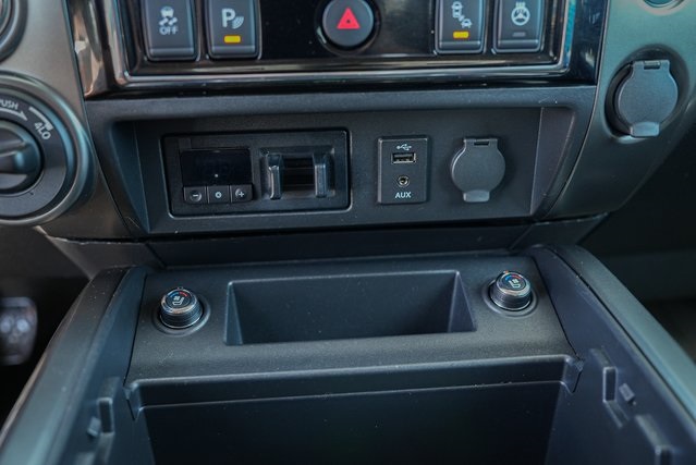 2018 Nissan Titan Platinum Reserve photo 24