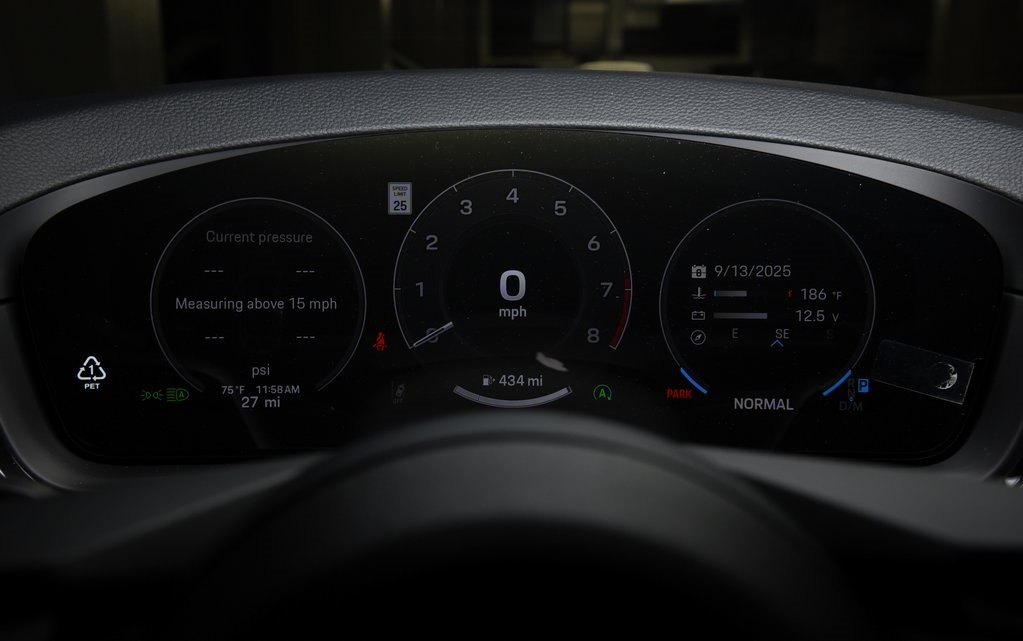 2025 Porsche Cayenne Coupe S photo 24