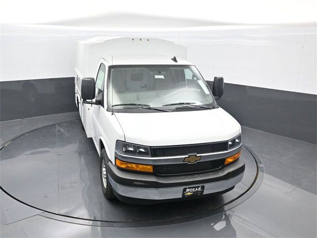 2025 Chevrolet Express Cutaway Base's photo