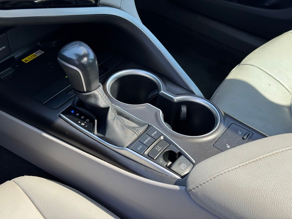 2023 Toyota Camry XLE V6 photo 17