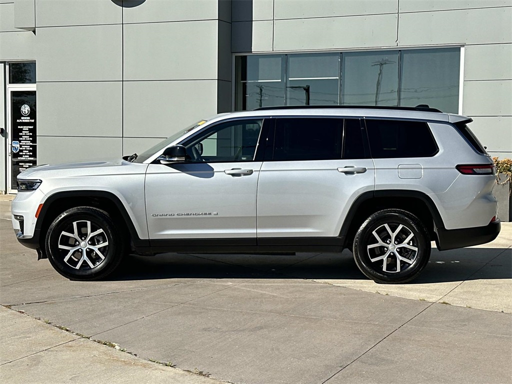 2024 Jeep Grand Cherokee Limited photo 2