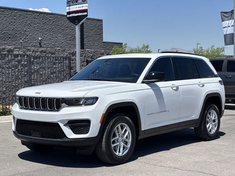 2025 Jeep Grand Cherokee Laredo X photo 4