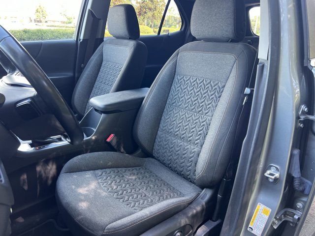 2023 Chevrolet Equinox LT photo 3
