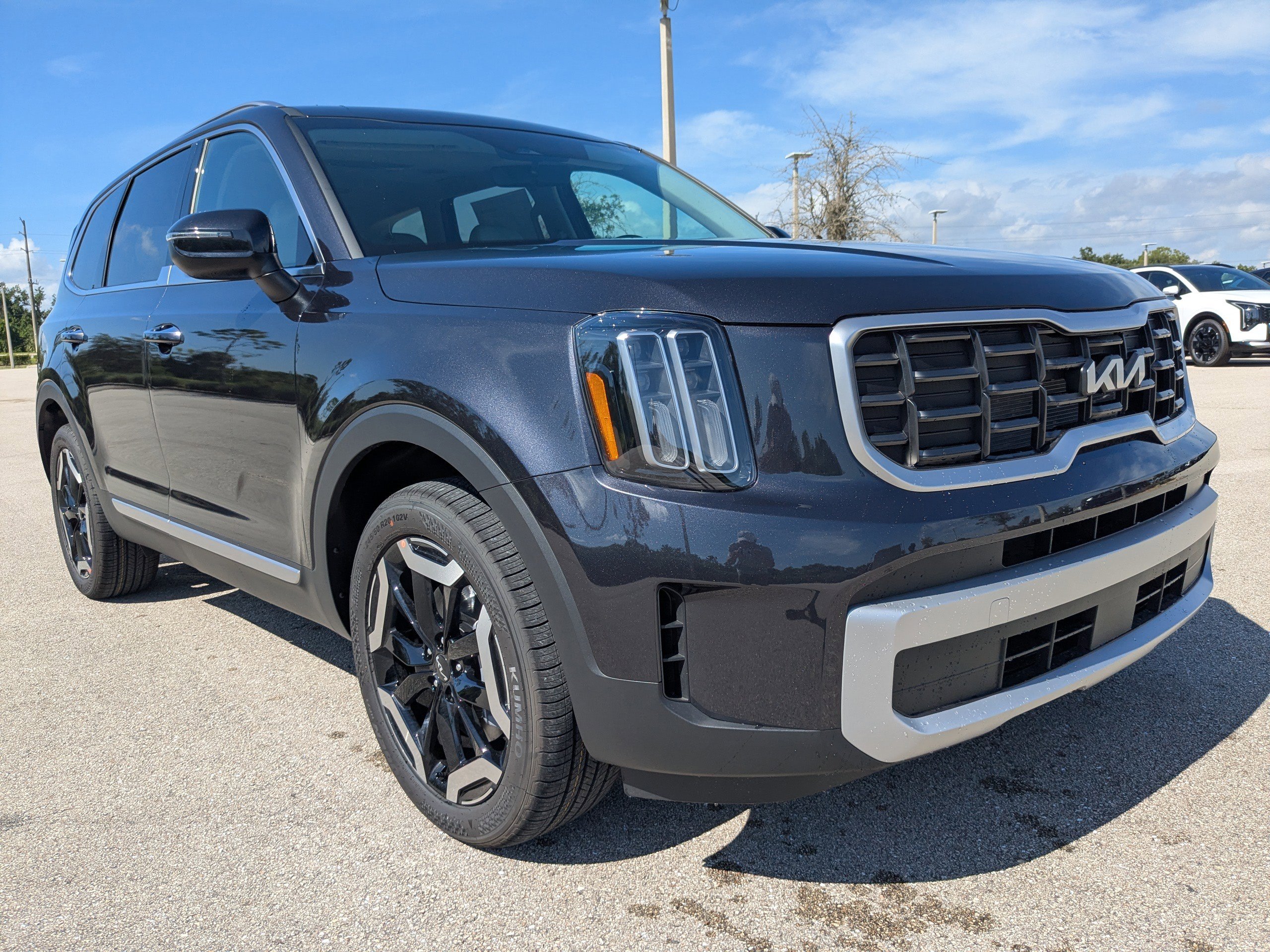 2025 Kia Telluride S photo 2