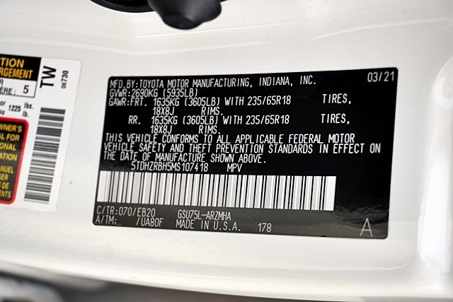 Used 2021 White Toyota XLE image 33